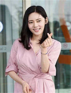 《美女裸体爆乳奶头无遮挡A片小说》